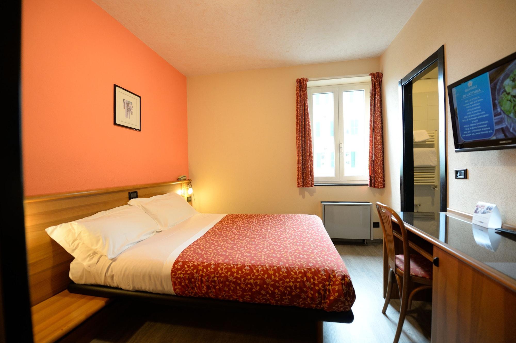 Hotel Europa Генуа Екстериор снимка