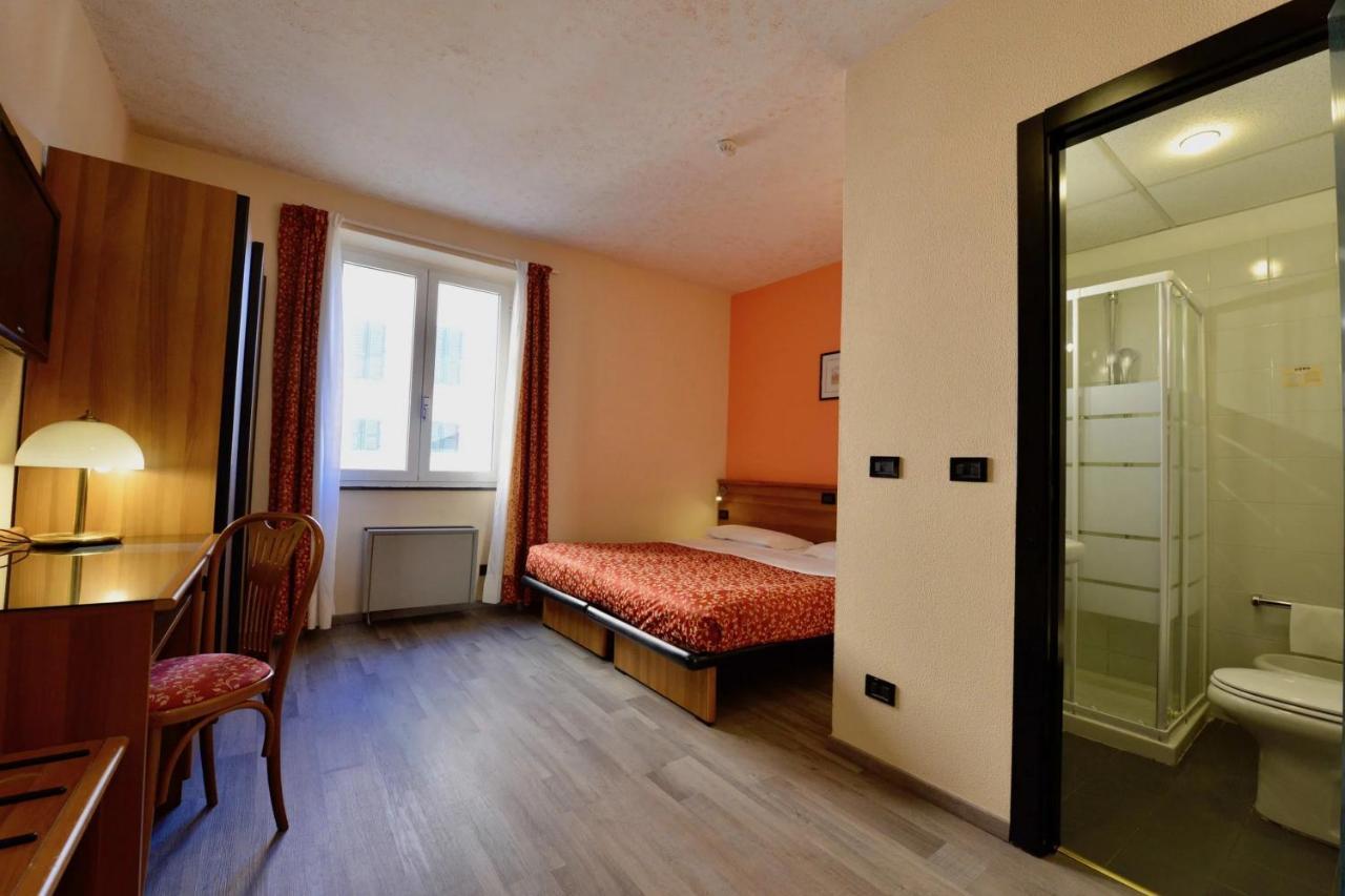 Hotel Europa Генуа Екстериор снимка