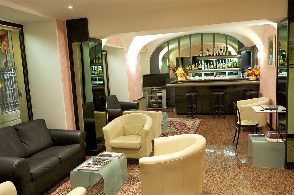 Hotel Europa Генуа Ресторант снимка
