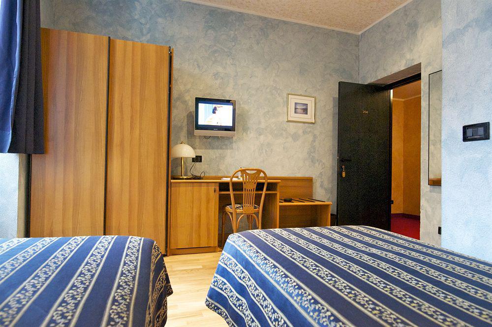 Hotel Europa Генуа Стая снимка